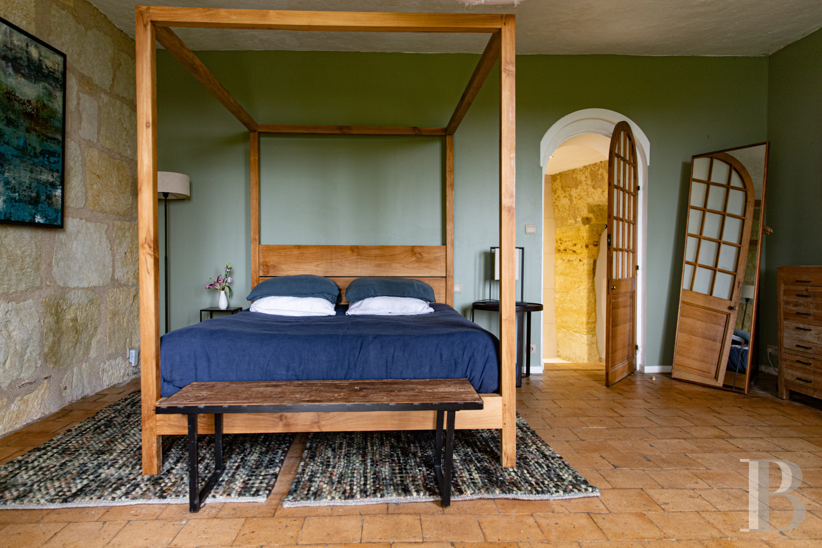 En Indre-et-Loire, sur les hauteurs d’un village, près d’Amboise, un château et son hameau en bordure de forêt - photo  n°29